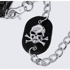 Skull & Crossbones Wallet Chain - Black and Silver